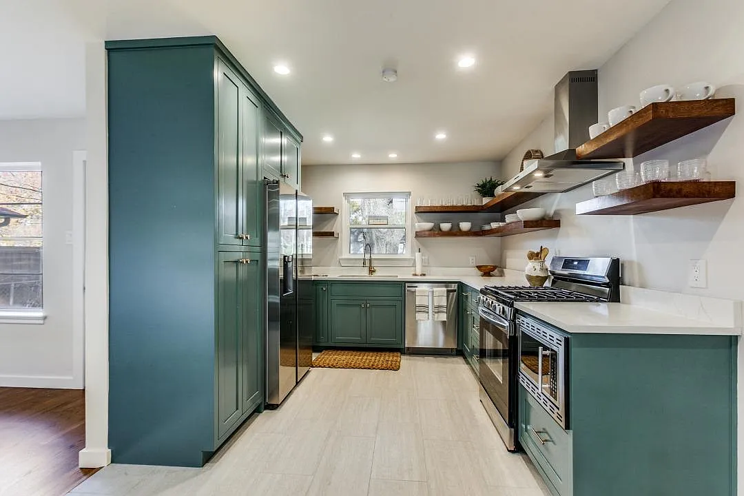 3 bed, 1335 sqft, $6,000 — Photo 2