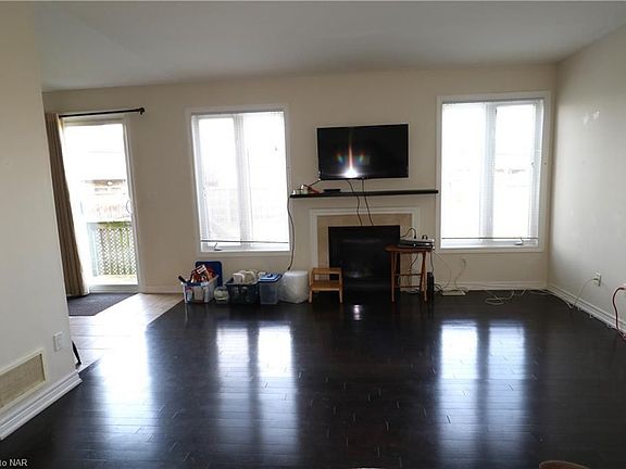 3rd image of 6366 Dilalla Cres