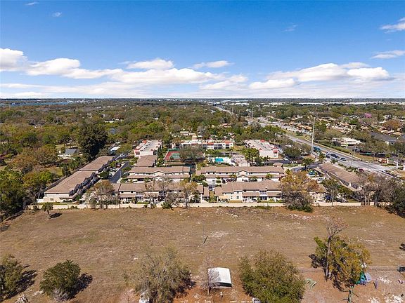 4th image of 9530 Starkey Rd #32