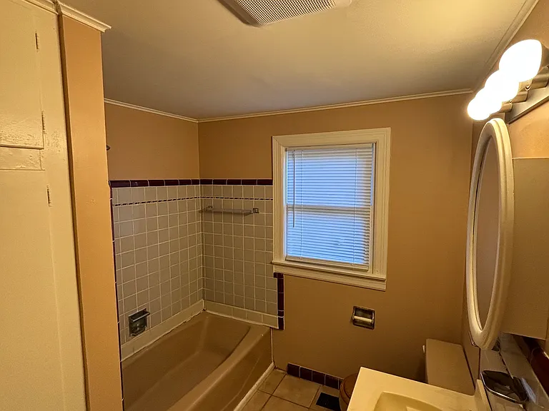 227 N Yukon Ave — Photo 2