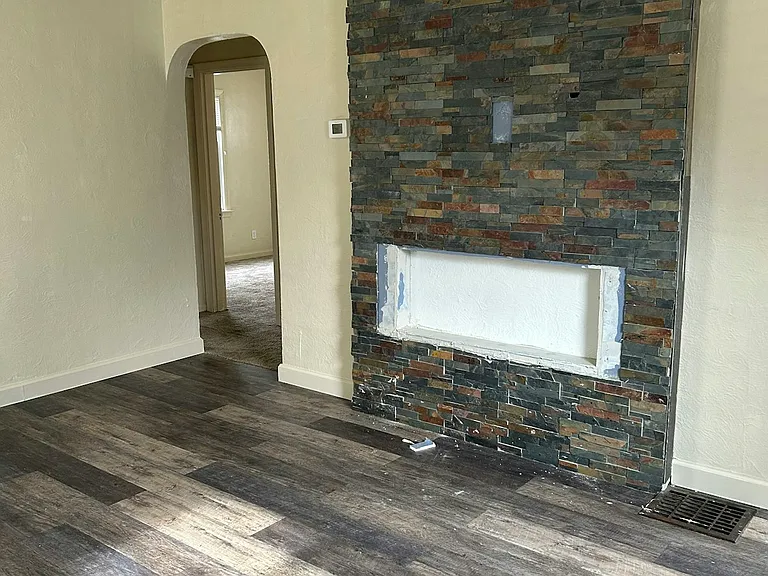 4608 Saint James Ave — Photo 10