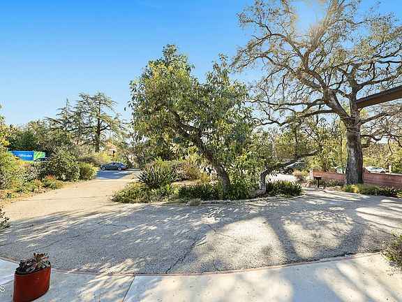 5th image of 1275 E Altadena Dr