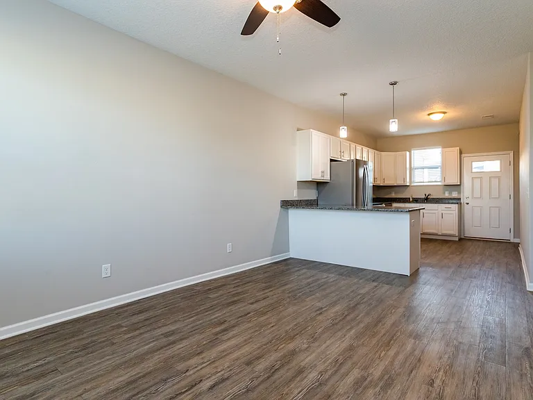 3350 Glenbrook Cir S — Photo 4