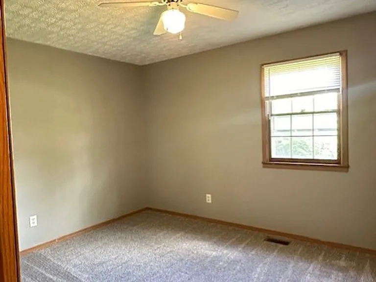 140 E Stewart St — Photo 16