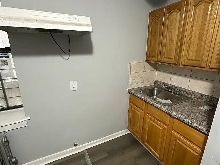 2 Van Cortlandt Park Ave #1SR — Photo 2