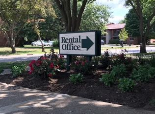 582 Darlington Ln APT 1, Crystal Lake, IL 60014