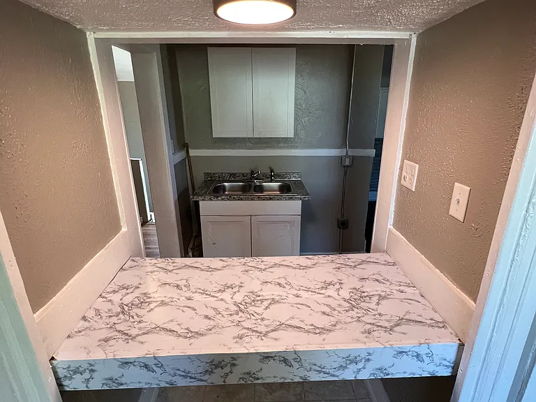 1025 N Greenwood St #2 — Photo 6