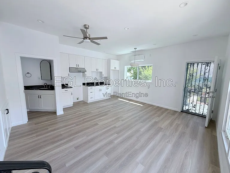 848 S Detroit St — Photo 2