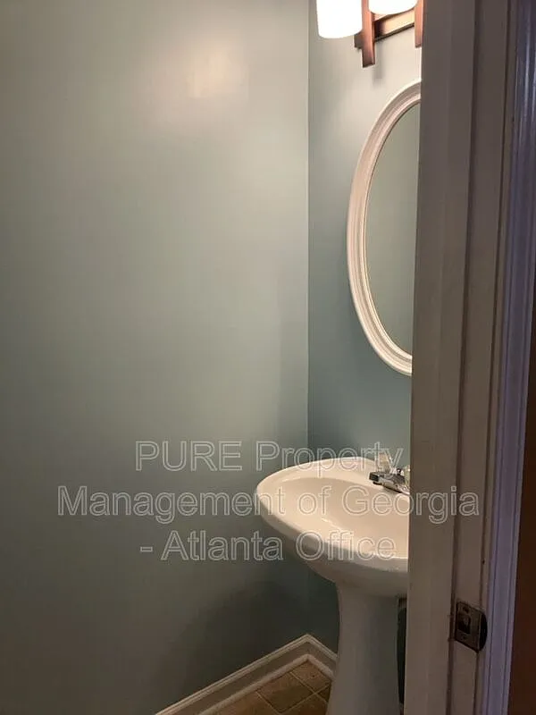 3 bed, 2.5 bath, 1401 sqft, $1,695 — Photo 4