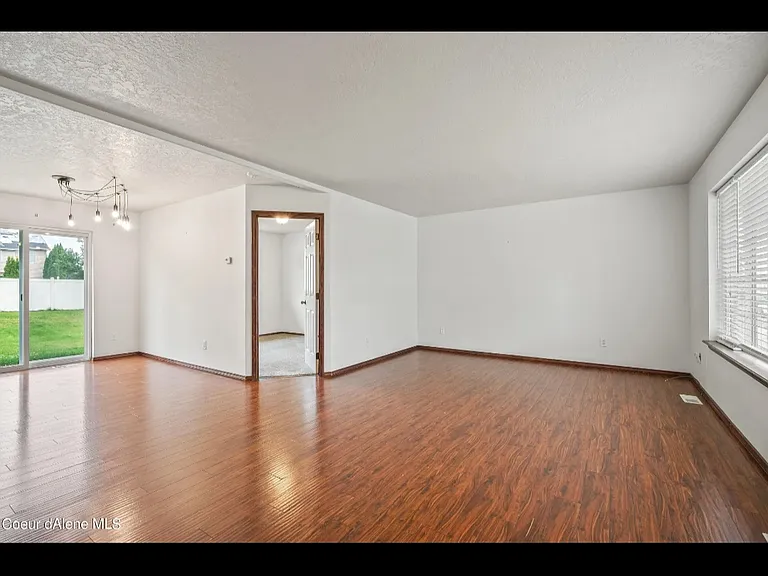 2635 W Wilbur Ave — Photo 6