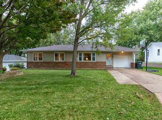 3223 Homeway Dr, Cedar Falls, IA 50613