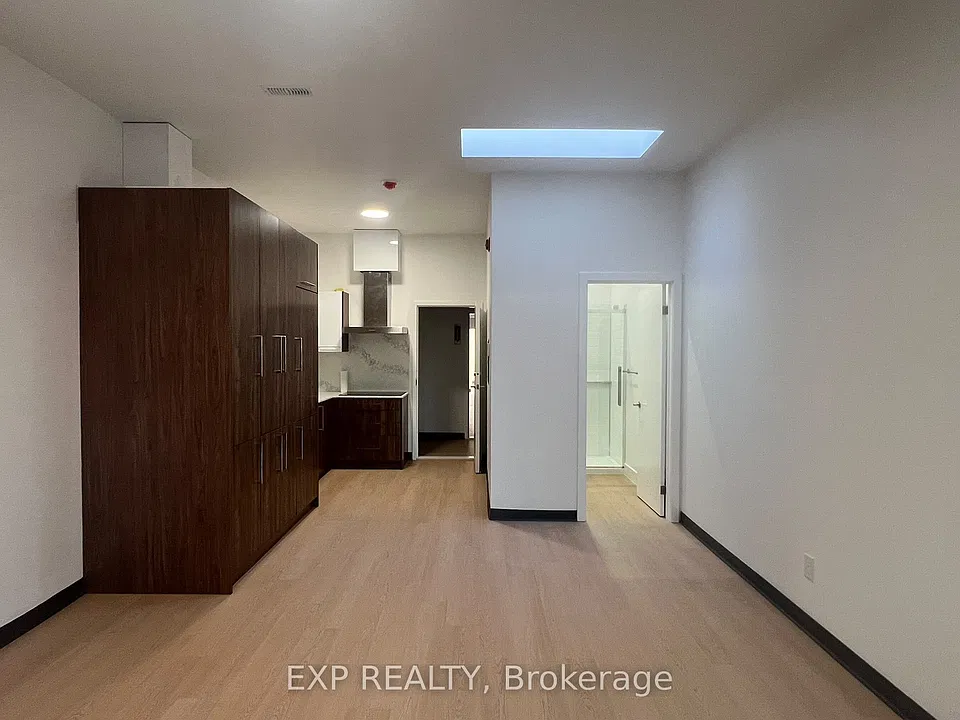 268 Ottawa St N #2