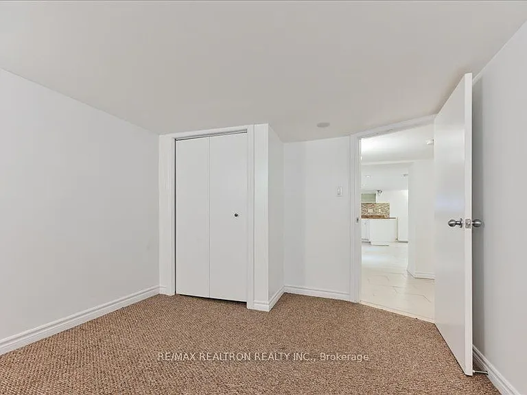 1130 Avenue Rd #3 — Photo 12