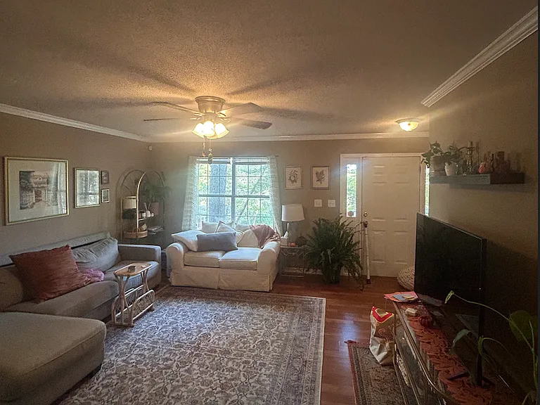 215 Hodgson Dr — Photo 5