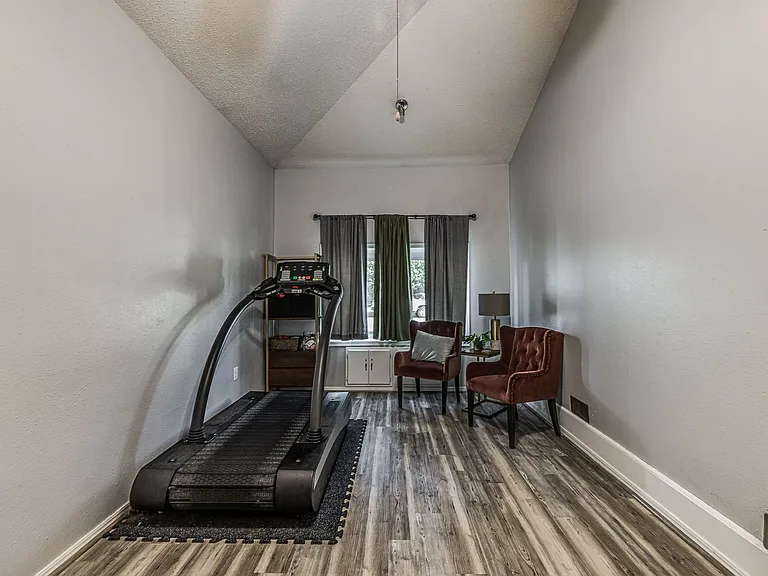 2912 W Fairfield Ave — Photo 25