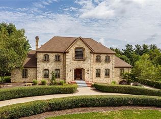 109 Gatehouse Dr, Coraopolis, PA 15108