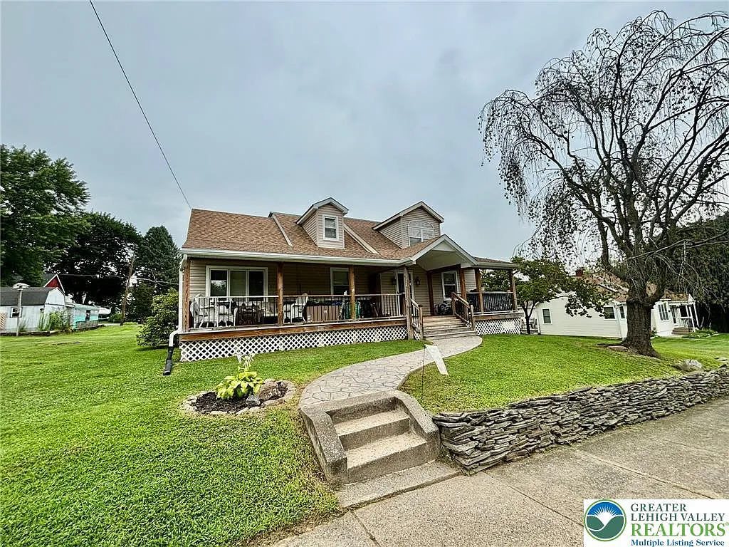 4 bed, 1.5 bath, 1868 sqft, $2,650 — Photo 1