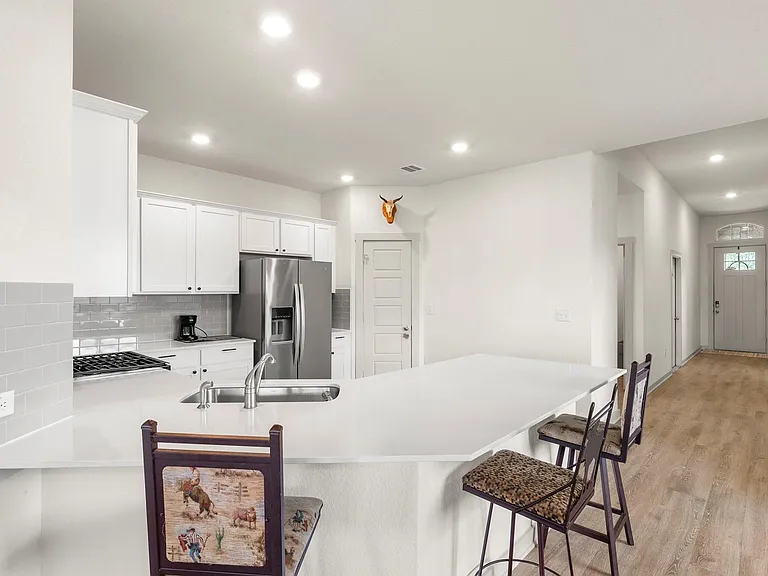 13900 McArthur Dr — Photo 4