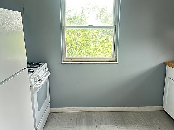 4th image of 1123 Maureen Ln Unit 2