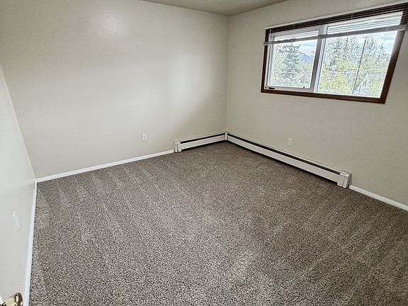 5th image of 821 N Hoyt St APT 6