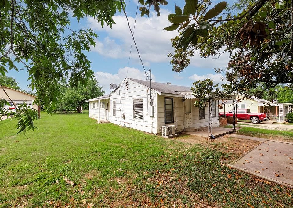 710 E 2nd St, Elgin, TX 78621 MLS 4109473 Zillow
