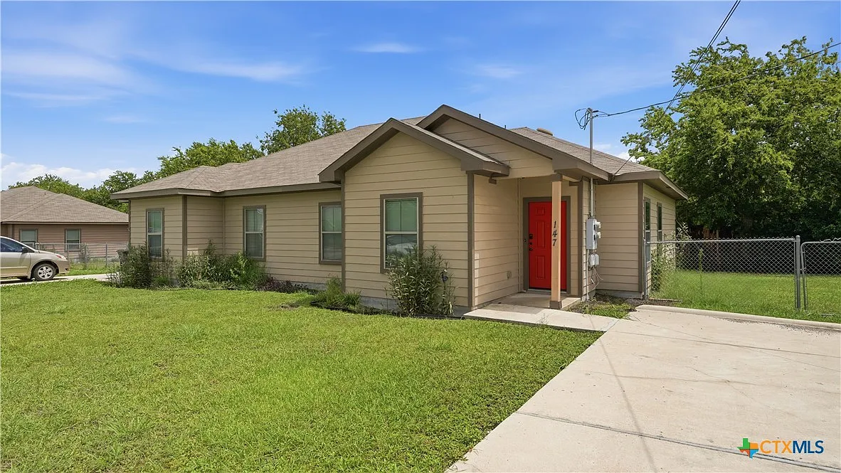 3 bed, 2.0 bath, 1100 sqft, $1,395 — Photo 1