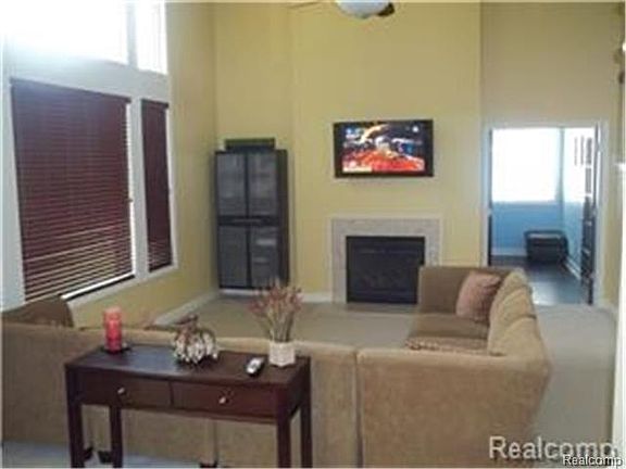 4th image of 2205 Prestwick Ln