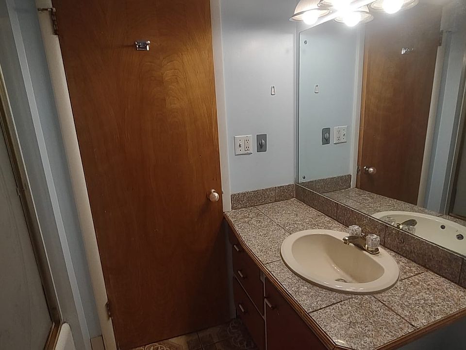 2nd image of 201 W Bayview Dr