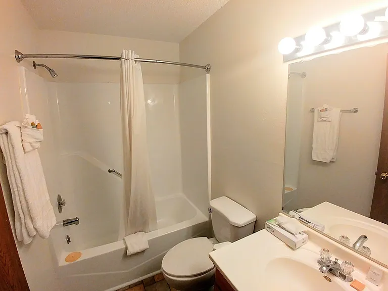 Alexis Manor — Photo 33