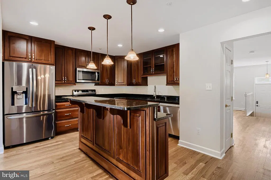 4 bed, 3.5 bath, 2417 sqft, $3,000 — Photo 4