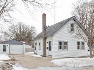1117 Prospect St, Dekalb, IL 60115