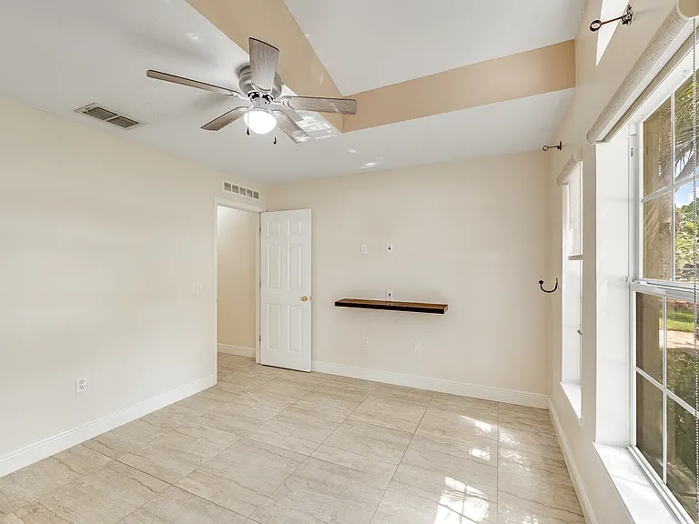537 Mason Dr — Photo 15