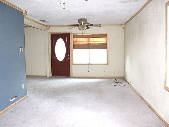 2nd image of 122 W Avenue H