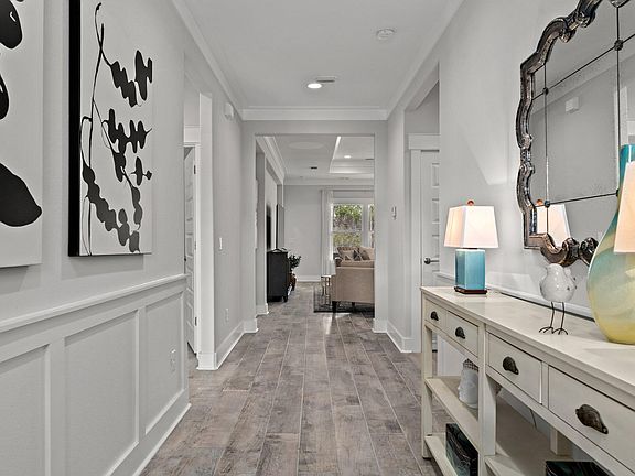 3rd image of 261 N Wells St
