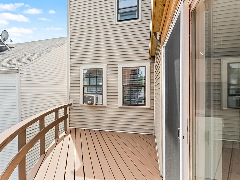 19 Western Ave — Photo 14