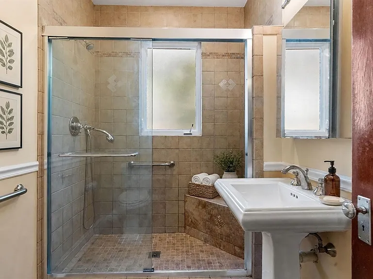 7 Burr St #1 — Photo 20