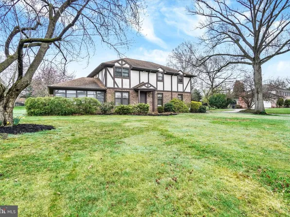 1010 Gleneagles Dr, York, PA 17404