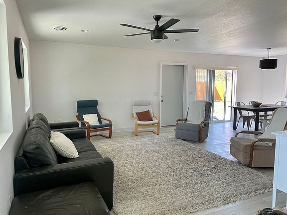 3rd image of 185 W Brundage Ln