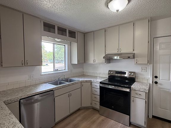 4th image of 804 E 7th St #A
