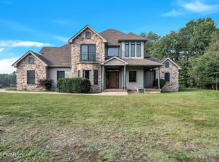 105 Autumn Hills Dr, Greentown, PA 18426