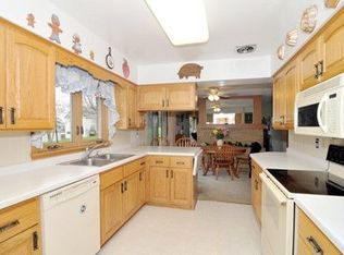 S38W26409 Riverview Dr, Waukesha, WI 53189