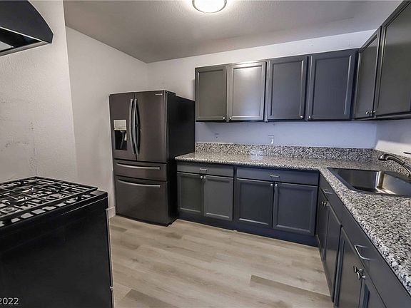 4th image of 2353 Exeter Dr #D