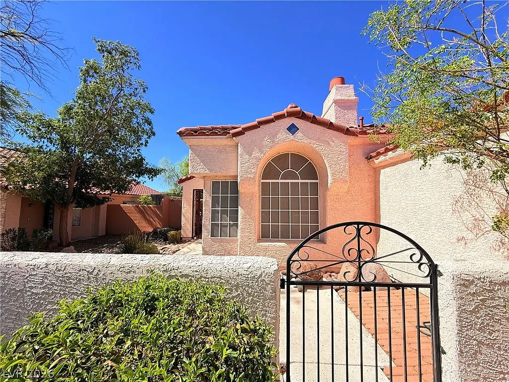 3 bed, 2.0 bath, 1630 sqft, $2,350 — Photo 2