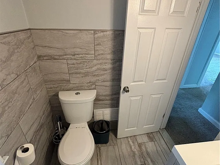 102 Wellington Rd — Photo 23