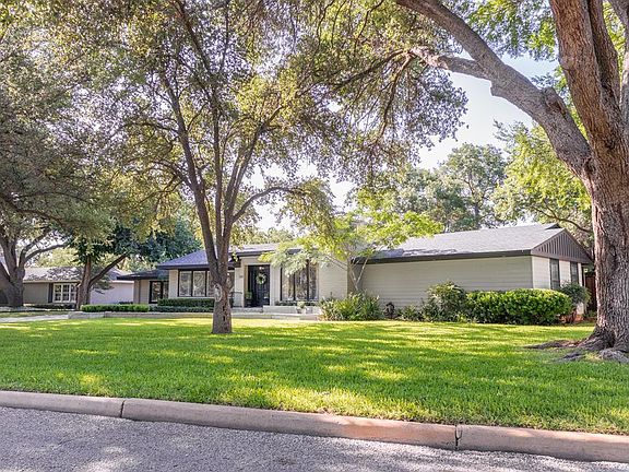 2nd image of 2611 Live Oak St