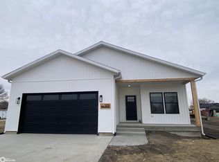 101 Dover Cir, New London, IA 52645