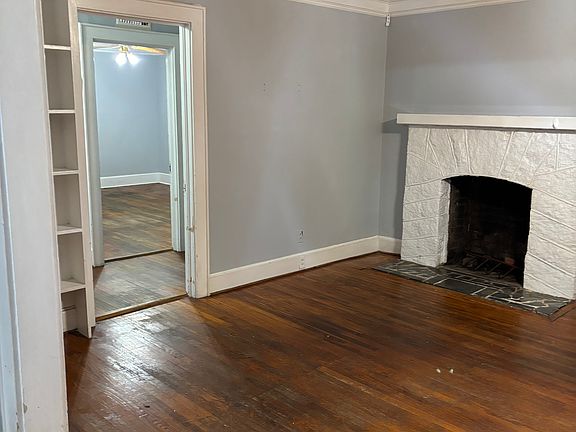 4th image of 419 Thompson St #A