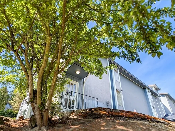 10459 Des MoinesMemorial Drive S #N-301, Seattle, WA 98168