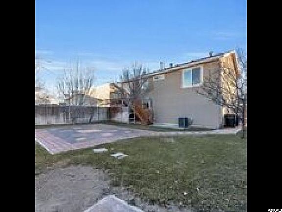 3rd image of 2942 S Clearbrook Dr