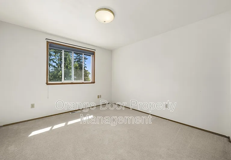 5204 Ridge Dr NE — Photo 26